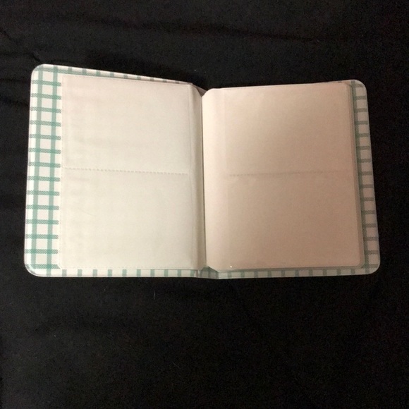 A memorie book where u can keep all your pictures - Picture 2 of 3